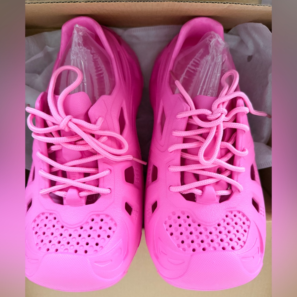 NEW in box Sz 6 Women's Pink Casual Shoes